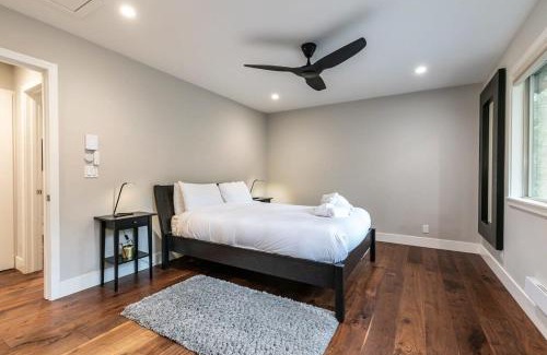 Lake Forest House | Luxurious 2BD Smart Home Near Beach