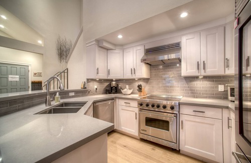 Mammoth Lakes Condo | Luxurious 3 Bedroom/3 Full Bath at Canyon Lodge! Directly across from the lifts!