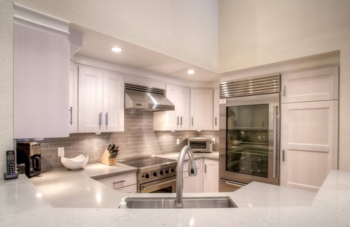 Mammoth Lakes Condo | Luxurious 3 Bedroom/3 Full Bath at Canyon Lodge! Directly across from the lifts!