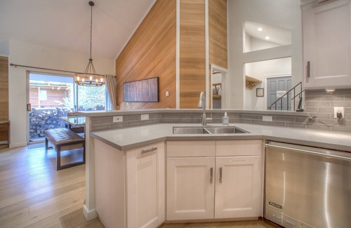 Mammoth Lakes Condo | Luxurious 3 Bedroom/3 Full Bath at Canyon Lodge! Directly across from the lifts!