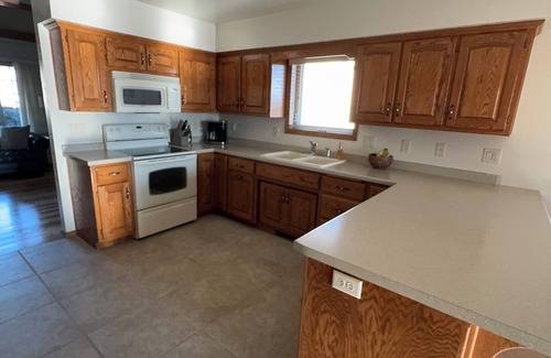 De Pere Condo | Luxurious 3-bedroom- 3 bath, short drive to Lambeau- De Pere.