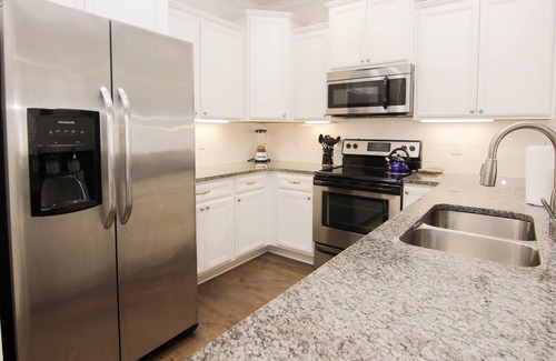 Epworth Acres House | Luxurious, 3 BR townhome on SSI -- GREAT WINTER RATES!