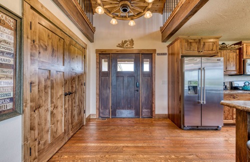 Stevensville House | Luxurious 4-bedroom cabin with Mountain View’s