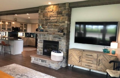 Ludington House | Luxurious 4 Bedroom, 3 Bath home, Steps from Stearns Park and Lake MI!