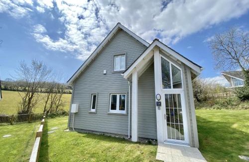 St Austell House | Luxurious 4 Bedroom New England Style Villa - Trewhiddle V17