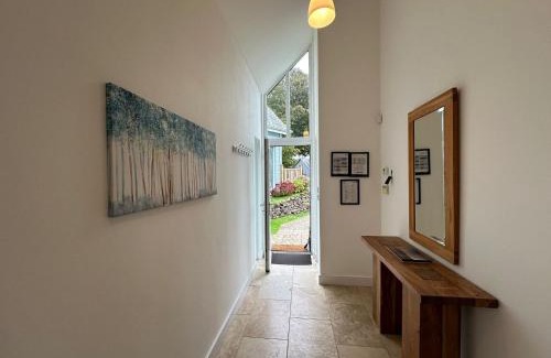 St Austell House | Luxurious 4 Bedroom New England Style Villa - Trewhiddle V17