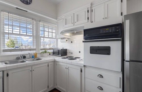 Ozark House | Luxurious 5-Star Home, Heart of Ozark, MO - Ideal for Memorable Getaways!