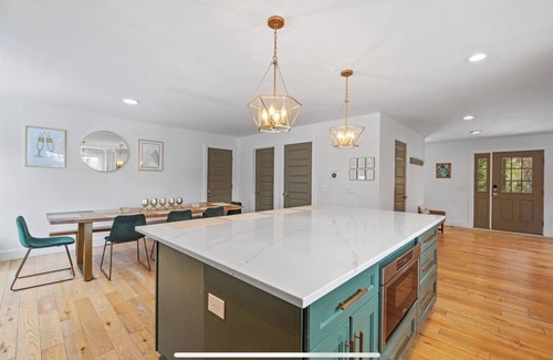 Campton House | Luxurious 5BR w/Hot Tub, Close to Loon Mountain