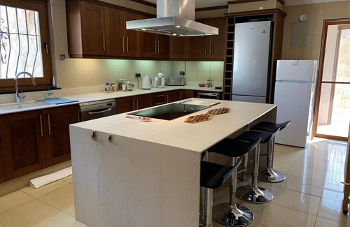 Gandia Villa | Luxurious 6 bed Villa: A/C, 3 bathrooms, office, private Pool & many Sun Decks