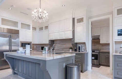 Steveston House | Luxurious 6-bedrooms house in Richmond