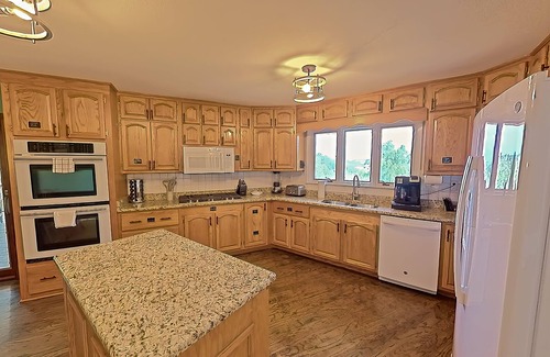 Sevierville Villa | Luxurious 7 acre/7 bedroom/7 bath mountain estate.n