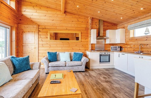 Hollym Ski Chalet | Luxurious and contemporary Finnish log lodge.