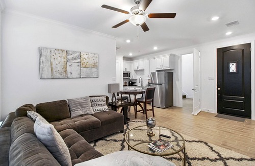 Katy House | Luxurious and Cozy 1-bed Home in Katy!