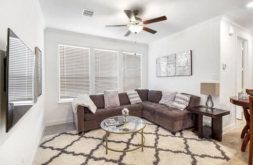 Katy House | Luxurious and Cozy 1-bed Home in Katy!