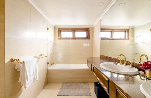 Hamilton Apartment | Luxurious Apartment