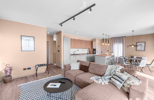Dajla Apartment | Luxurious Apartment with Jacuzzi, Sea View, and Balcony in Istria