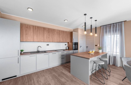 Dajla Apartment | Luxurious Apartment with Jacuzzi, Sea View, and Balcony in Istria