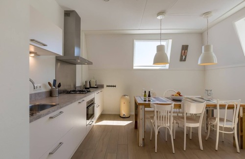 Dishoek Apartment | Luxurious Apartment in Koudekerke with Parking