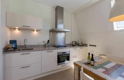 Dishoek Apartment | Luxurious Apartment in Koudekerke with Parking