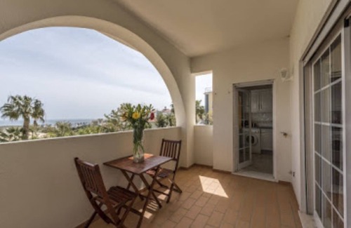 Albardeira Apartment | Luxurious apartment, sea view, pool, large gardens and tennis court