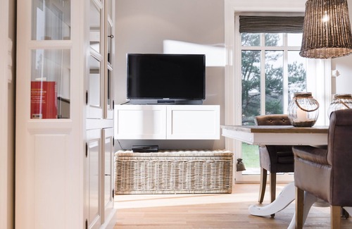 Loddin Apartment | Luxurious apartments with daily Cleaning, fireplace, water view, laundry incl.