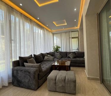 Pont Blondin Apartment | Luxurious Apt with Pool&Sea View