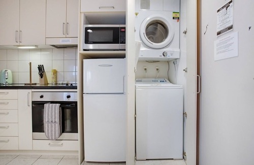 Takapuna Apartment | Luxurious Apt with Rooftop Heated Pool Gym Tennis
