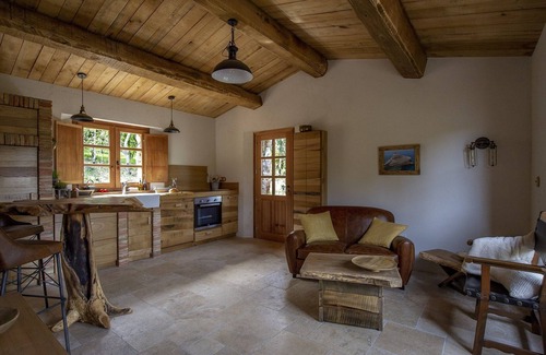 Lecci House | LUXURIOUS BERGERIE * in stone. Private, heated swimming pool. Quiet and mountain views.