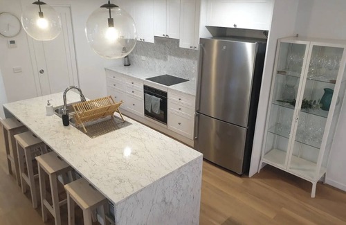 Lakes Entrance House | Luxurious brand new large family house w air con