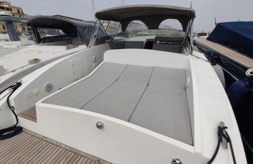 Marina Grande House | Luxurious Caprie Italia Boat Rental with Breathtaking Ocean Views