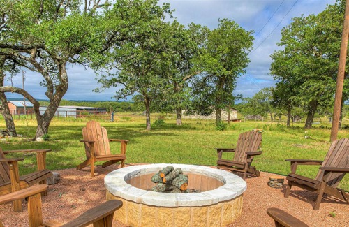 Fredericksburg Cottage | Luxurious Cottage on 3-acre's in Fred Wine Country