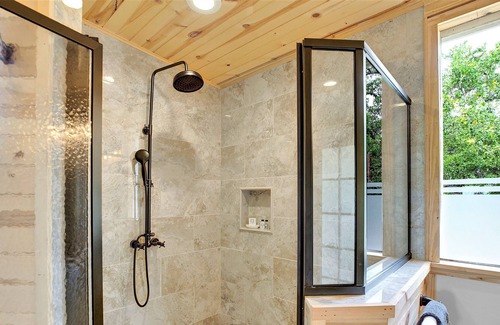 Fredericksburg Cottage | Luxurious Cottage on 3-acre's in Fred Wine Country