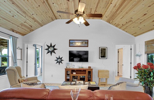 Fredericksburg Cottage | Luxurious Cottage on 3-acre's in Fred Wine Country