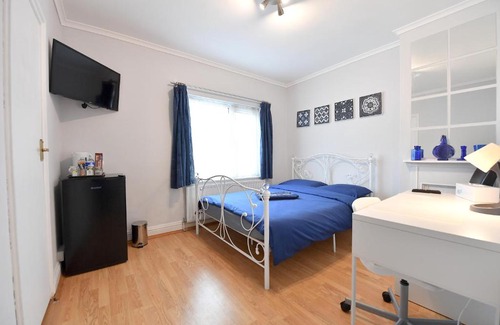 Lavender Fields House | Luxurious double room free parking