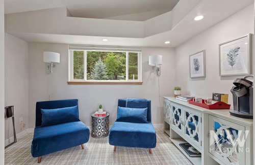Coeur d'Alene House | Luxurious Echo Bay Retreat—Hot Tub, Fire Pit, Ping Pong, Chess, Bikes & Stunning Views Await!