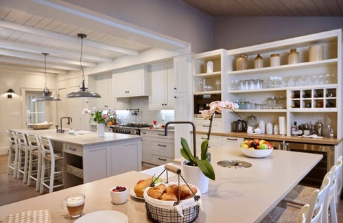 Picton House | Luxurious farmhouse on Westlake Shore Sandbanks