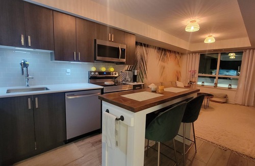 Pickering Condo | Luxurious High-floor Lake view Condo W/private balcony & office