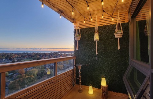 Pickering Condo | Luxurious High-floor Lake view Condo W/private balcony & office