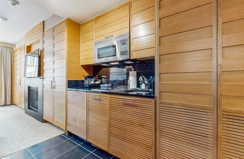 Snowmass Village Apartment | Luxurious hotel room with shared hot tub, on site spa, and ski in/ski out