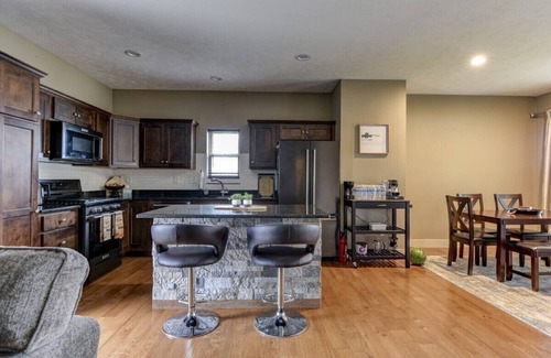 South Central Omaha House | Luxurious House in Aksarben