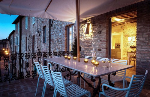Monteleone d'Orvieto Apartment | Luxurious & romantic Residence, designer interiors, heated pool & hot tub, views