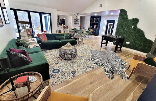 Spring Branch West House | Luxurious Jungle Themed Home In Houston