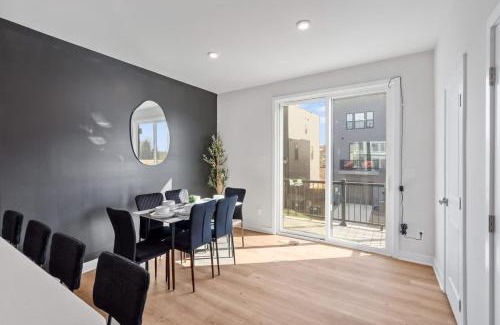 Charlotte House | Luxurious King 3BR Townhouse in Uptown Charlotte!