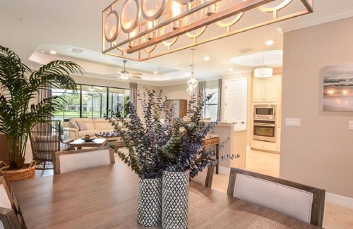 Naples House | Luxurious lakeview pool home in 5 Star Fiddler's Creek. Outdoor Dining & Kitchen