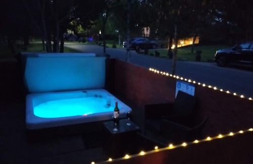 Morpeth House | Luxurious lodge with hot tub beautiful surroundings in Northumberland