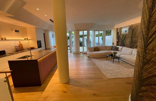 Munchner Freiheit Apartment | Luxurious loft with large sun terrace and sauna