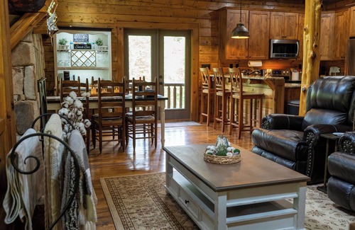 Monterey Cabin | Luxurious Log Cabin Retreat: Your Private Getaway
