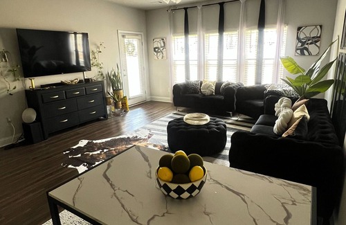 Grovetown House | LUXURIOUS MASTER'S WEEK 2br townhome, 20 mins away WiFi, Washer/Dryer, Sleeps 6.