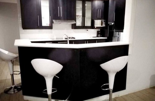 Mount Hampden House | Luxurious modern home w/solar - 5 minutes from Westgate mall.