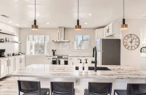 Edgewater House | Luxurious & Modern! Sauna, Great Neighborhood, West Denver